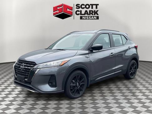 Used 2023 Nissan Kicks SR w/ SR Premium Package FWD image 3
