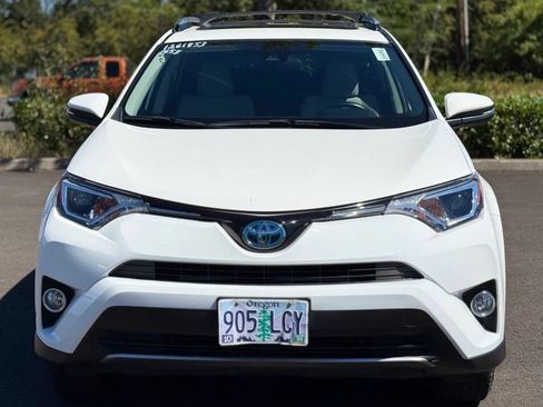 Used 2018 Toyota RAV4 XLE AWD/4WD image 8