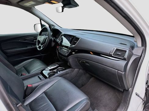 Used 2021 Honda Pilot Touring image 14