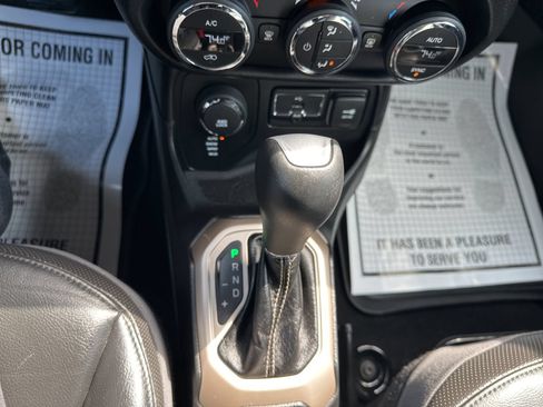 Used 2016 Jeep Renegade Limited AWD/4WD image 59
