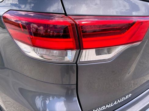 Used 2019 Toyota Highlander LE FWD image 28