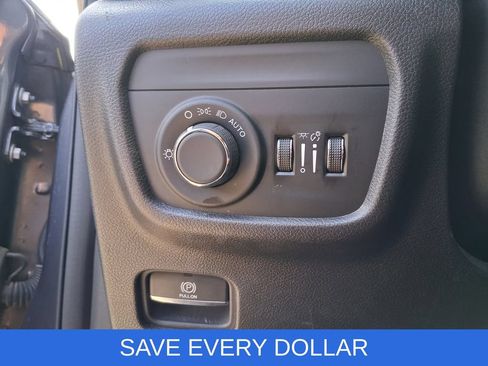 Used 2024 Jeep Grand Cherokee L Altitude RWD image 10