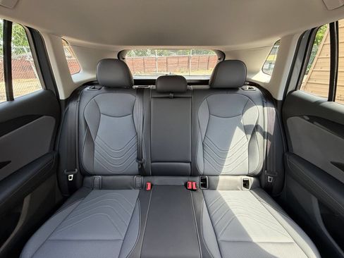 Used 2026 Volkswagen Tiguan SE AWD/4WD image 39