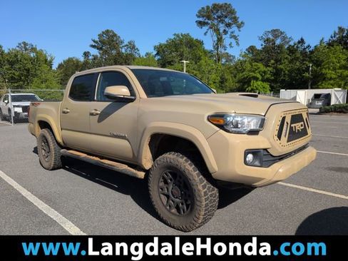 Used 2017 Toyota Tacoma TRD Sport w/ Tow Package (A/T) image 1
