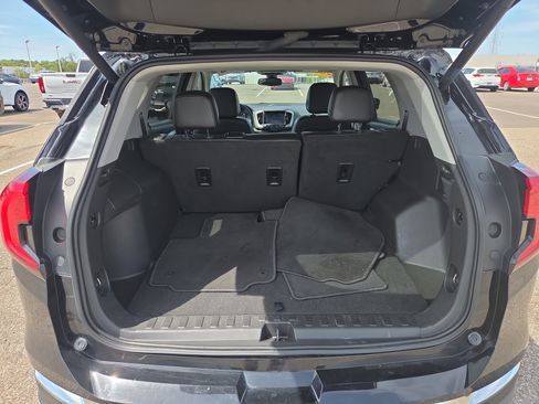 Used 2023 GMC Terrain SLT image 9