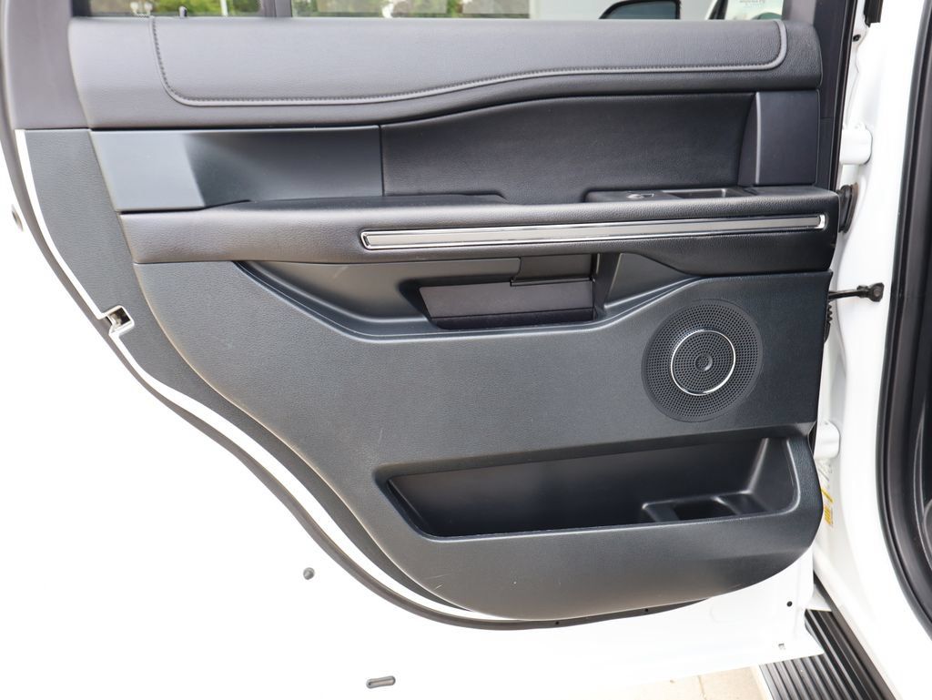 Used 2021 Ford Expedition XLT AWD/4WD image 24