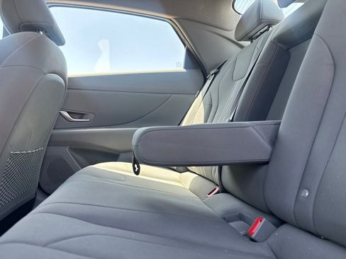 Used 2025 Hyundai Elantra SEL FWD image 36