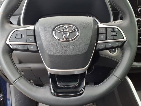 Certified 2024 Toyota Highlander XSE AWD/4WD image 11