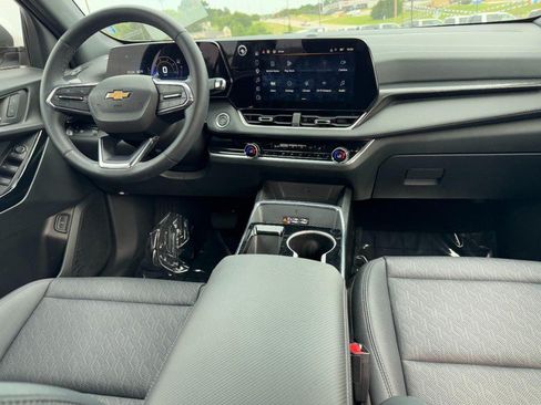 Used 2025 Chevrolet Equinox LT w/ Convenience Package II FWD image 11