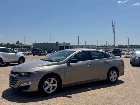 Used 2025 Chevrolet Malibu LS FWD image 10