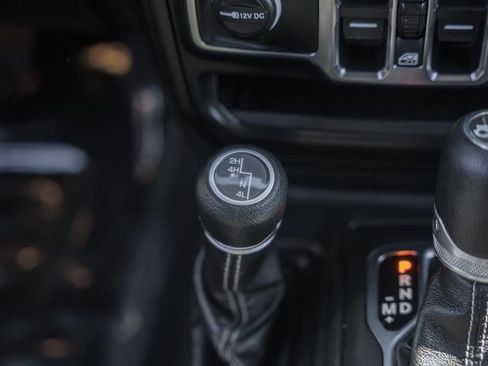 Used 2020 Jeep Wrangler Unlimited Sahara image 28