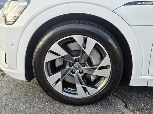 Used 2020 Audi e-tron Premium Plus image 11