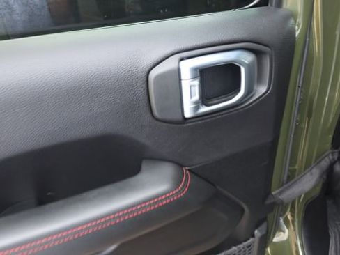 Used 2021 Jeep Gladiator Rubicon AWD/4WD image 16