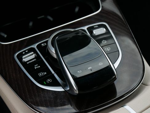 Used 2020 Mercedes-Benz E 350 Sedan image 24