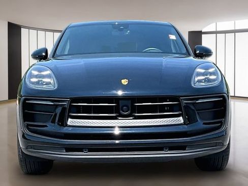 Used 2025 Porsche Macan image 2