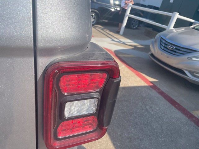 Used 2021 Jeep Gladiator Rubicon AWD/4WD image 11