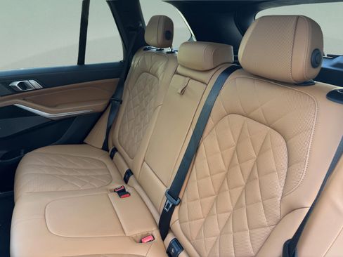 Used 2024 BMW X5 xDrive40i w/ Premium Package AWD/4WD image 15