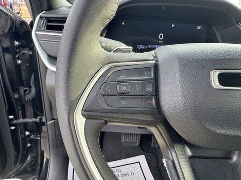 Used 2024 Jeep Grand Cherokee L Laredo image 13