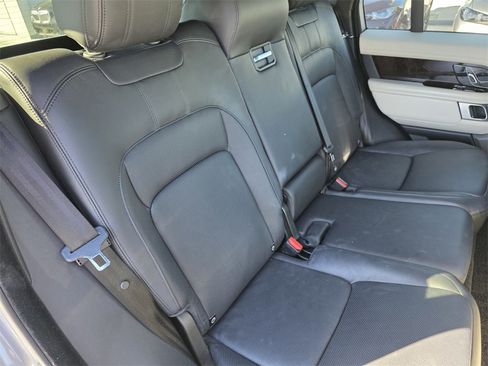 Used 2020 Land Rover Range Rover HSE image 28