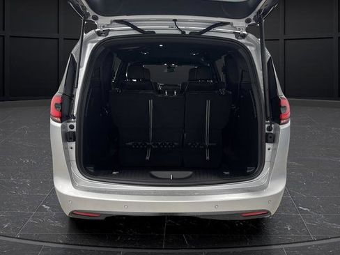 New 2026 Chrysler Pacifica Select w/ S Appearance Package image 13