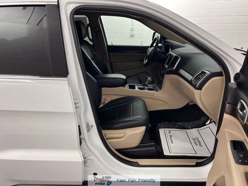 Used 2018 Jeep Grand Cherokee Laredo image 33