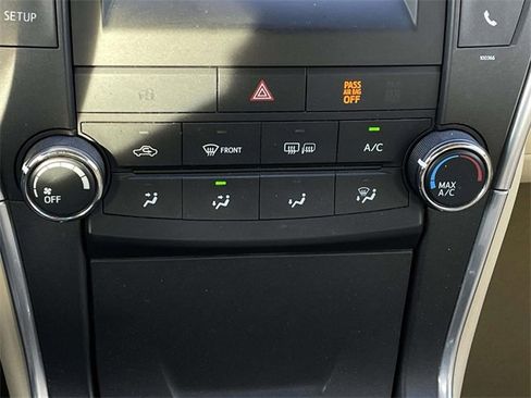 Used 2015 Toyota Camry LE image 27