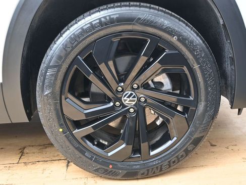 Used 2023 Volkswagen Atlas SE w/ Panoramic Sunroof Package image 15