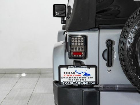 Used 2018 Jeep Wrangler Sahara w/ Connectivity Group image 35