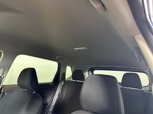 Used 2023 Nissan Rogue S image 12