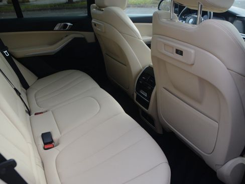 Used 2022 BMW X5 xDrive40i AWD/4WD image 12