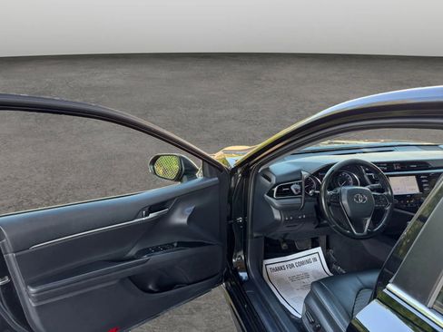Used 2020 Toyota Camry SE FWD image 11