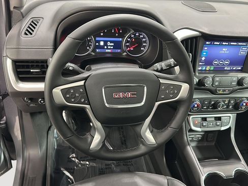 Used 2024 GMC Terrain SLT w/ Infotainment Package II image 9