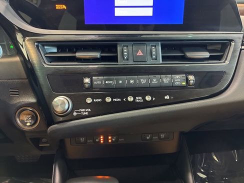 Certified 2025 Lexus ES 350 w/ Premium Package image 24