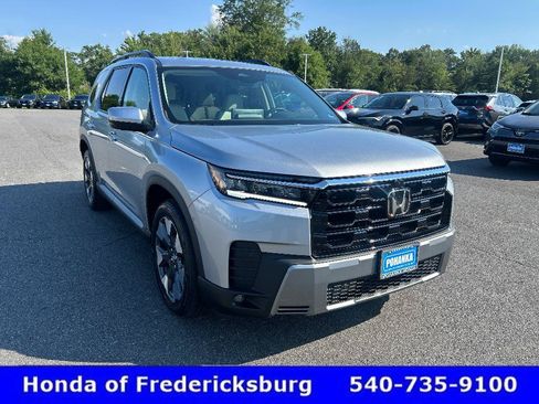 Certified 2026 Honda Pilot Touring image 7