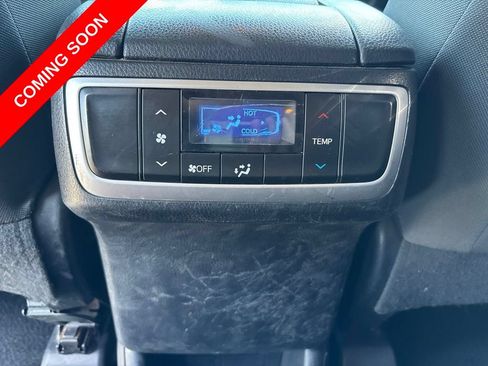 Used 2019 Toyota Highlander LE w/ Carpet Mat Package (TMS) FWD image 13