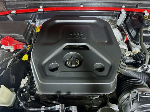 Used 2025 Jeep Wrangler Sahara w/ Safety Group image 34