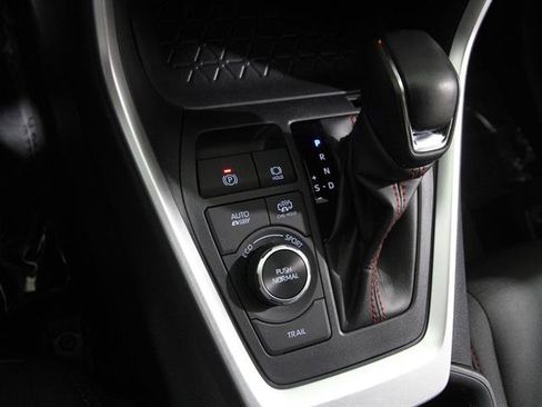 Used 2023 Toyota RAV4 SE image 17