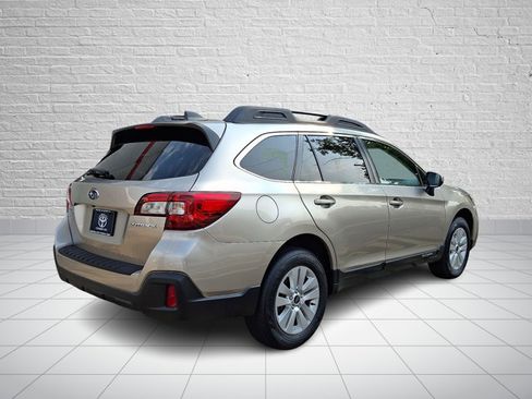 Used 2018 Subaru Outback 2.5i Premium AWD/4WD image 6