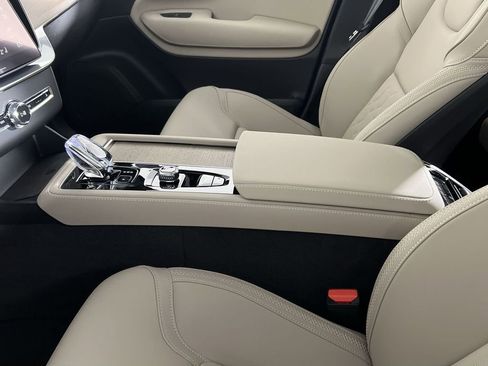 New 2026 Volvo XC90 B6 Plus w/ Protection Package Premier image 22