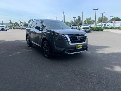 Used 2022 Nissan Pathfinder SL w/ SL Premium Package AWD/4WD image 9