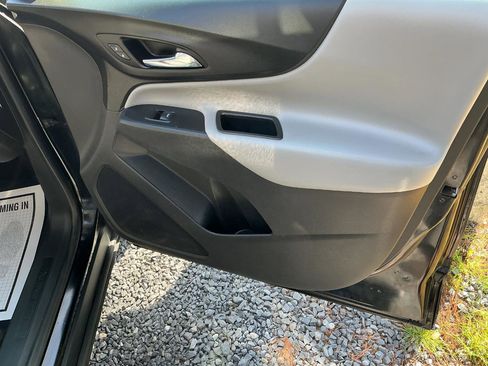 Used 2020 Chevrolet Equinox LS FWD image 20