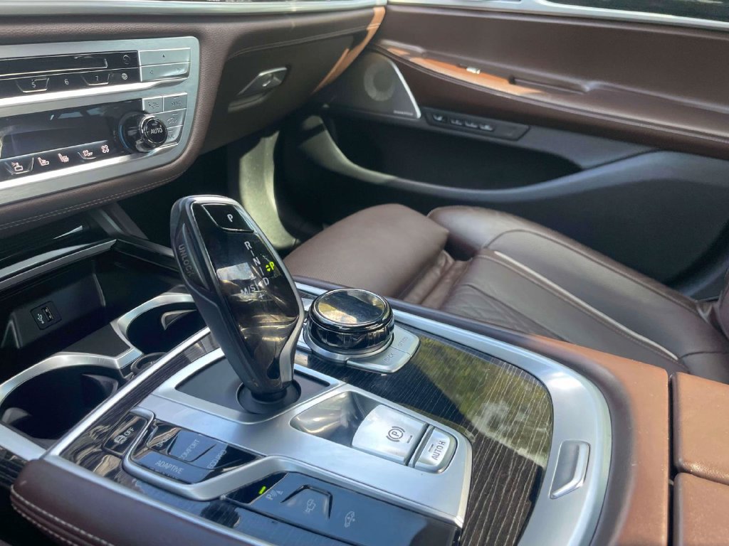 Used 2019 BMW 750i xDrive w/ Autobahn Package AWD/4WD image 31