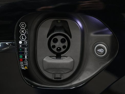 New 2025 Porsche Taycan AWD/4WD image 15