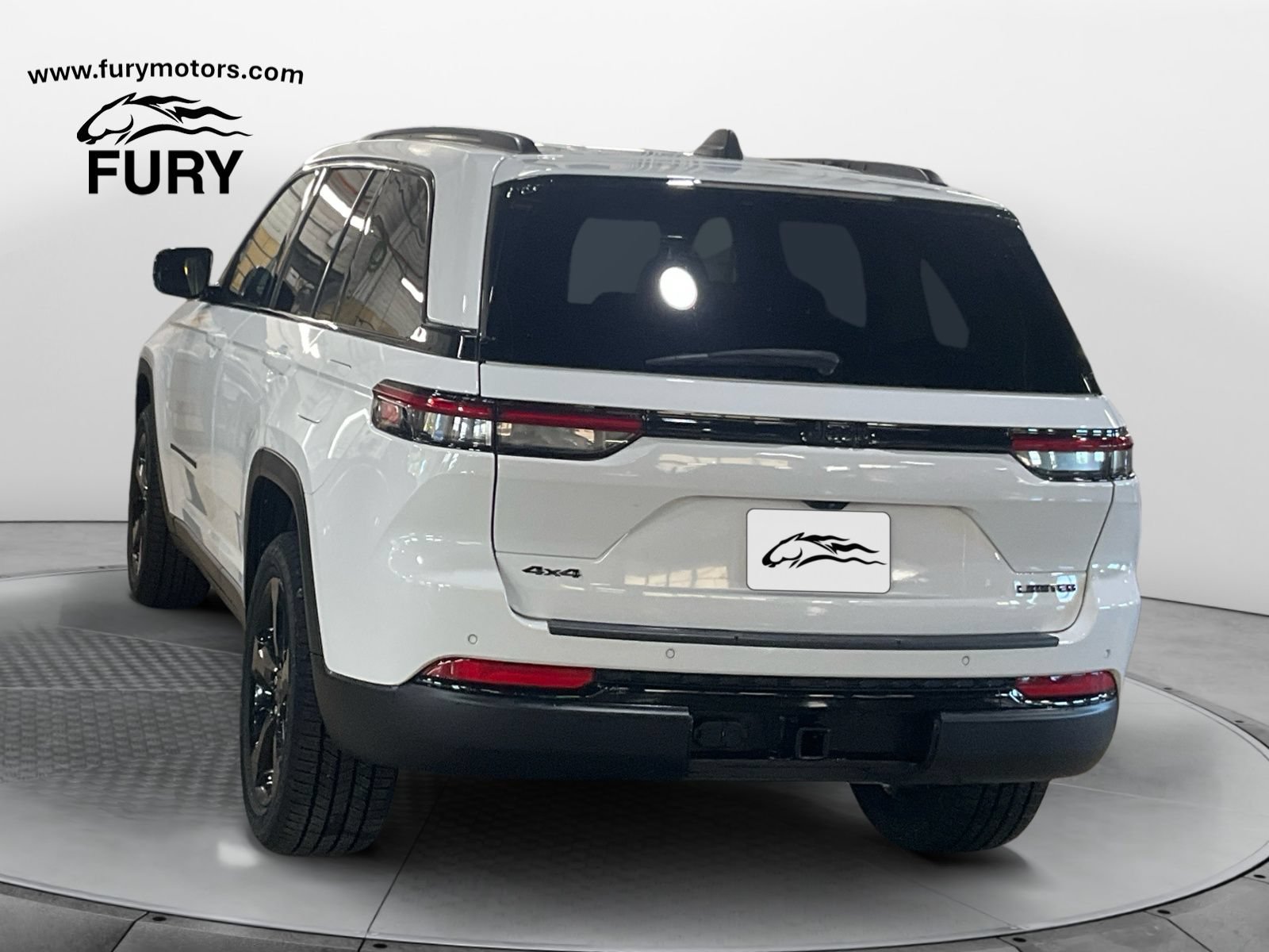 Used 2023 Jeep Grand Cherokee Limited w/ Black Appearance Package AWD/4WD image 6