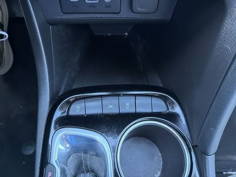 Used 2022 Buick Encore GX Essence w/ Sport Touring Package FWD image 31
