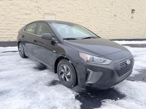 Used 2017 Hyundai Ioniq SEL image 7
