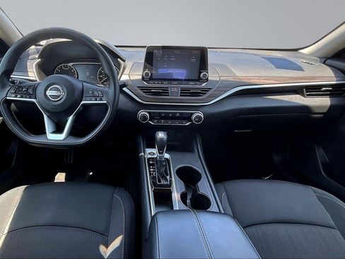 Used 2025 Nissan Altima 2.5 SV FWD image 8