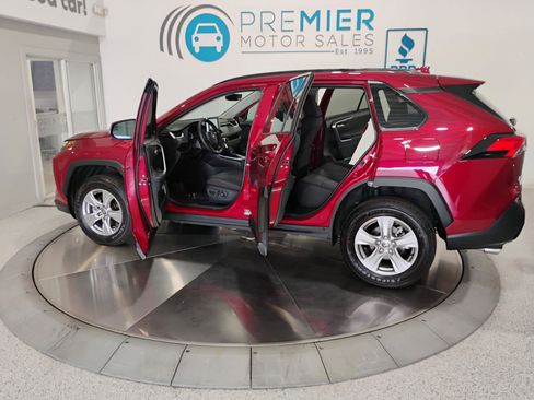 Used 2025 Toyota RAV4 XLE w/ Convenience Package image 5