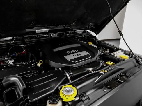 Used 2018 Jeep Wrangler Unlimited Sahara w/ Connectivity Group image 46