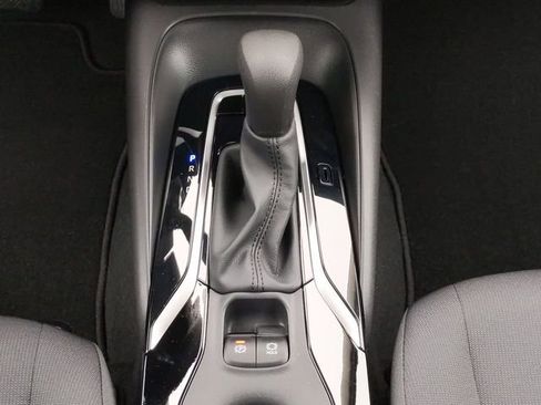 Used 2021 Toyota Corolla LE w/ Carpet Mat Package (TMS) FWD image 17